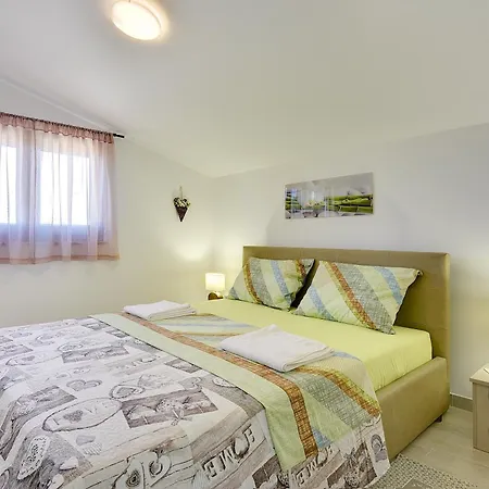 Family Friendly House With A Parking Space - 22738 * 풀라