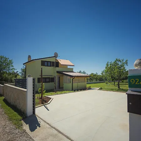 펜션 Family Friendly House With A Parking Space - 22738 *