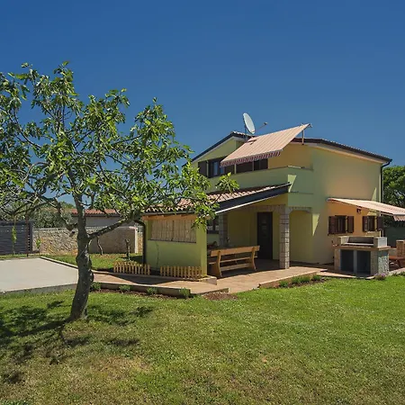 Family Friendly House With A Parking Space - 22738 Pula