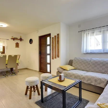 Holiday home Family Friendly House With A Parking Space - 22738