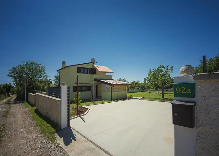 펜션 Family Friendly House With A Parking Space - 22738 *