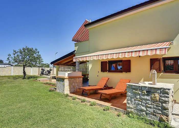 펜션 Family Friendly House With A Parking Space - 22738 *