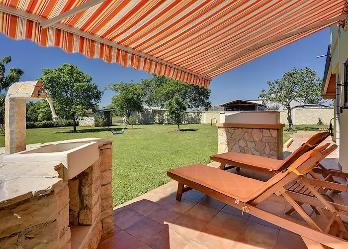 Family Friendly House With A Parking Space - 22738 *