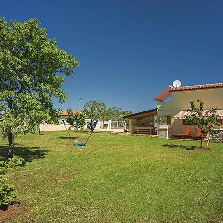 Prázdninový dům Family Friendly House With A Parking Space - 22738