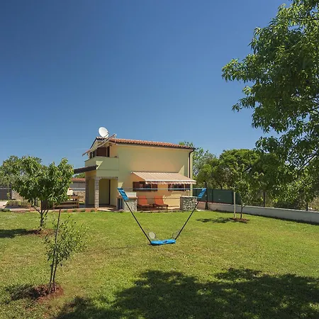 Family Friendly House With A Parking Space - 22738 Prázdninový dům *